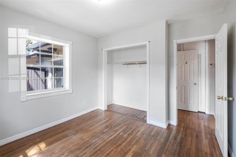 Commercial property in Miami, Florida 298.4 sq.m. № 2042145 - photo 20