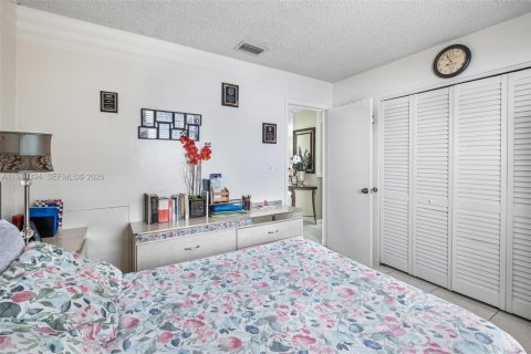 Commercial property in Miami, Florida 298.4 sq.m. № 2042145 - photo 27