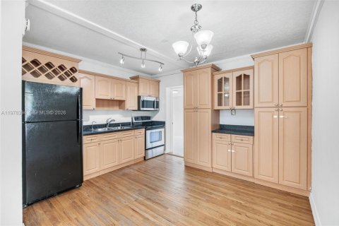 Commercial property in Miami, Florida 298.4 sq.m. № 2042145 - photo 5