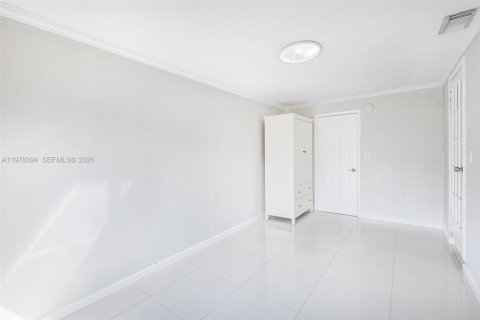 Commercial property in Miami, Florida 298.4 sq.m. № 2042145 - photo 8