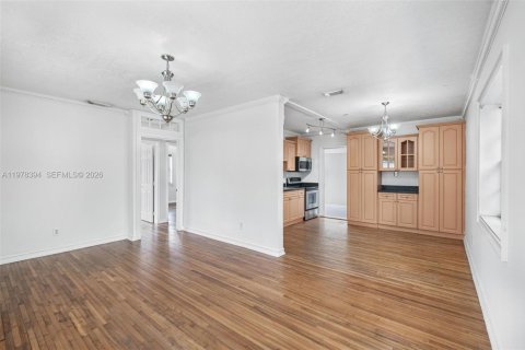 Commercial property in Miami, Florida 298.4 sq.m. № 2042145 - photo 6