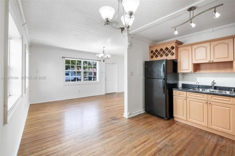 Commercial property in Miami, Florida 298.4 sq.m. № 2042145 - photo 12