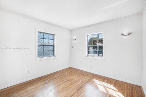 Commercial property in Miami, Florida 298.4 sq.m. № 2042145 - photo 16