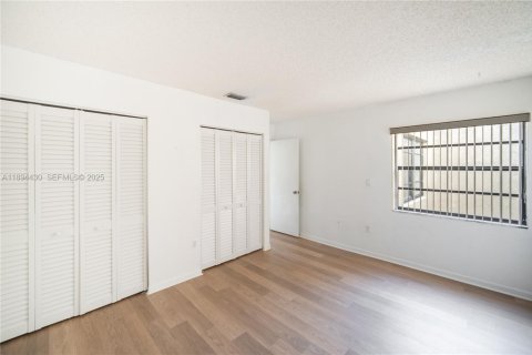 Снять в аренду таунхаус в Хайалиа, Флорида 3 спальни, 147.71м2, № 1945985 - фото 18