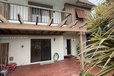 Снять в аренду таунхаус в Хайалиа, Флорида 3 спальни, 147.71м2, № 1945985 - фото 2