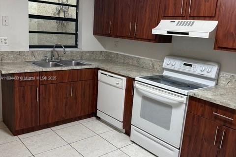 Снять в аренду таунхаус в Хайалиа, Флорида 3 спальни, 147.71м2, № 1945985 - фото 3