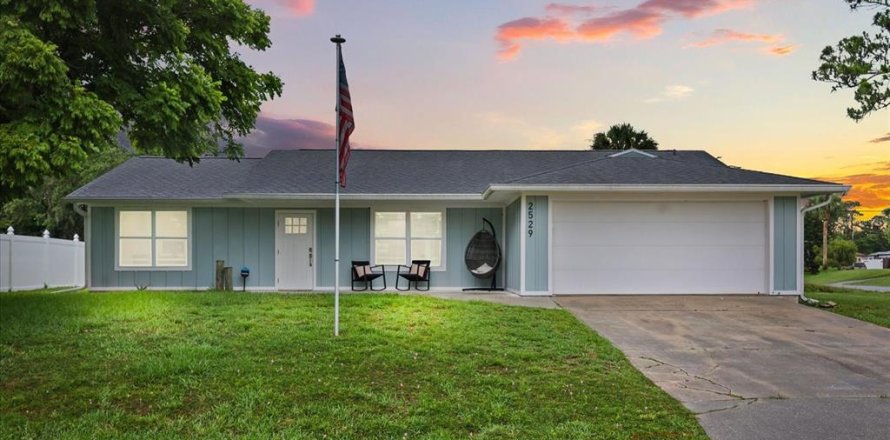 House in Edgewater, Florida 3 bedrooms, 139.35 sq.m. № 1761436