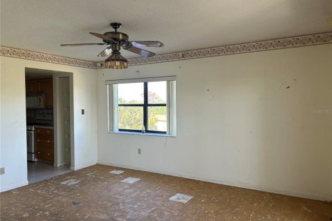 Condo in Saint Petersburg, Florida, 2 bedrooms  № 2094316 - photo 9
