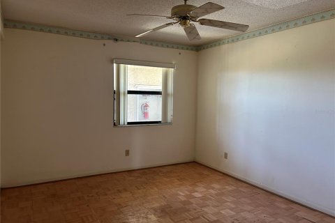 Condo in Saint Petersburg, Florida, 2 bedrooms  № 2094316 - photo 7
