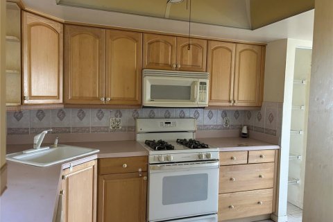 Condo in Saint Petersburg, Florida, 2 bedrooms  № 2094316 - photo 10