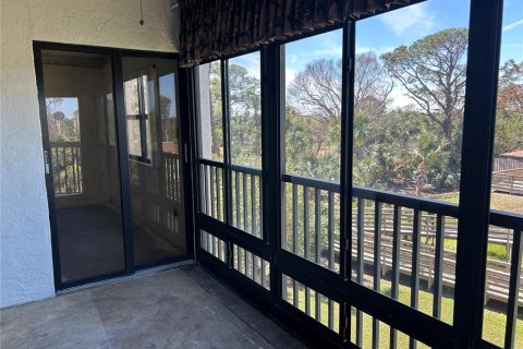 Condo in Saint Petersburg, Florida, 2 bedrooms  № 2094316 - photo 16