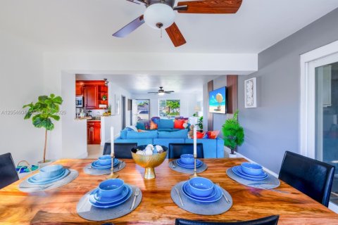 Casa en venta en Hollywood, Florida, 3 dormitorios, 149.39 m2 № 2180696 - foto 2