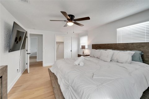 House in Tampa, Florida 4 bedrooms, 208.47 sq.m. № 1219984 - photo 18