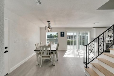 House in Tampa, Florida 4 bedrooms, 208.47 sq.m. № 1219984 - photo 7