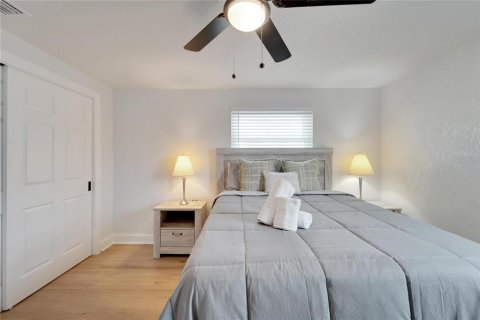 House in Tampa, Florida 4 bedrooms, 208.47 sq.m. № 1219984 - photo 30