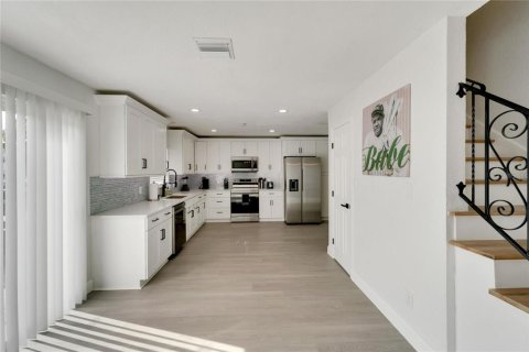 House in Tampa, Florida 4 bedrooms, 208.47 sq.m. № 1219984 - photo 10