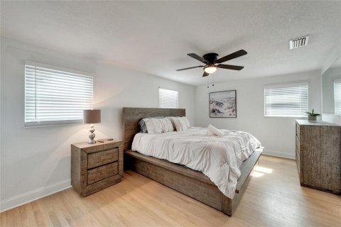 House in Tampa, Florida 4 bedrooms, 208.47 sq.m. № 1219984 - photo 17