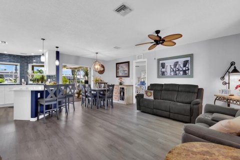 Casa en venta en Fort Myers, Florida, 3 dormitorios, 133.41 m2 № 1904008 - foto 12