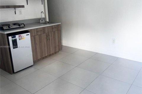 Снять в аренду квартиру в Майами, Флорида 18.58м2, № 2017844 - фото 2