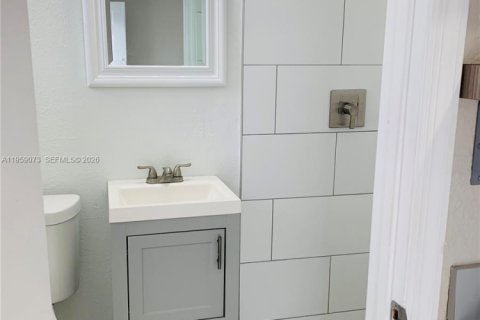 Снять в аренду квартиру в Майами, Флорида 18.58м2, № 2017844 - фото 5