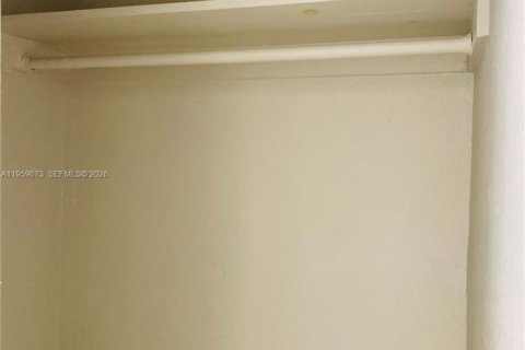 Снять в аренду квартиру в Майами, Флорида 18.58м2, № 2017844 - фото 4