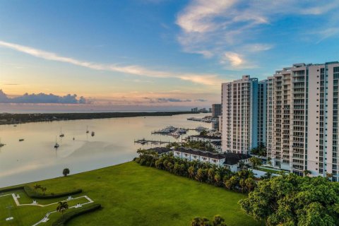 Condo in North Palm Beach, Florida, 2 bedrooms  № 2087781 - photo 30