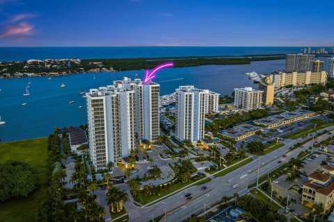 Condo in North Palm Beach, Florida, 2 bedrooms № 2087781