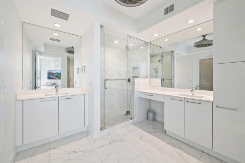 Condo in North Palm Beach, Florida, 2 bedrooms  № 2087781 - photo 16