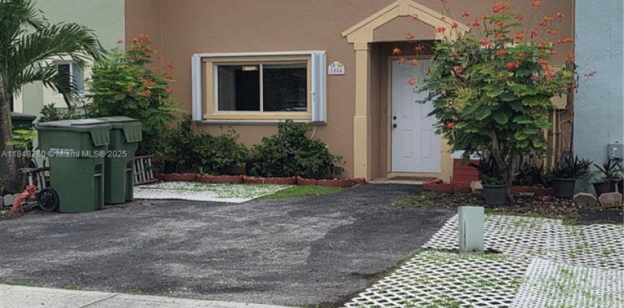 Таунхаус в Хомстед, Флорида 3 спальни, 138.24м2 № 2034944