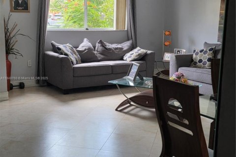 Купить таунхаус в Хомстед, Флорида 3 спальни, 138.24м2, № 2034944 - фото 4