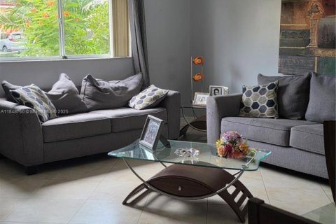 Купить таунхаус в Хомстед, Флорида 3 спальни, 138.24м2, № 2034944 - фото 3