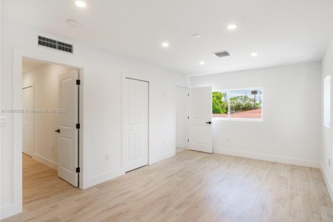 Villa ou maison à vendre à North Miami Beach, Floride: 2 chambres, 148.64 m2 № 1727567 - photo 15