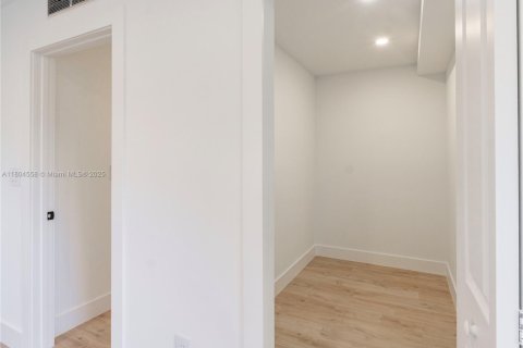 Villa ou maison à vendre à North Miami Beach, Floride: 2 chambres, 148.64 m2 № 1727567 - photo 16