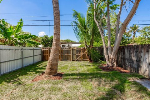 Villa ou maison à vendre à North Miami Beach, Floride: 2 chambres, 148.64 m2 № 1727567 - photo 23