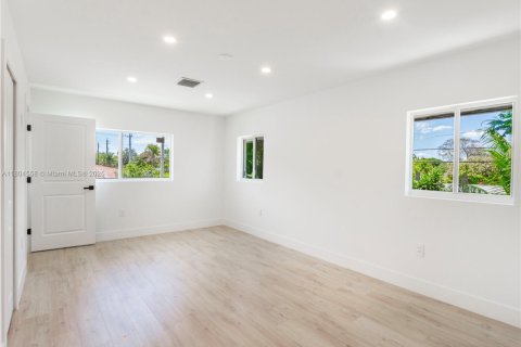 Villa ou maison à vendre à North Miami Beach, Floride: 2 chambres, 148.64 m2 № 1727567 - photo 14