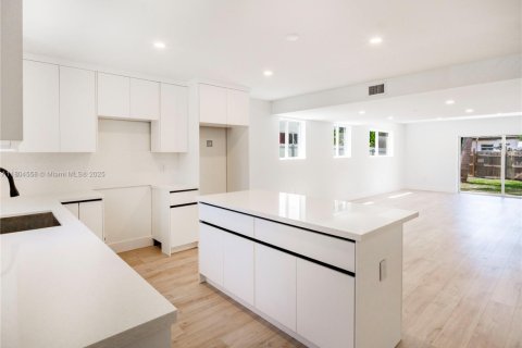 Villa ou maison à vendre à North Miami Beach, Floride: 2 chambres, 148.64 m2 № 1727567 - photo 5