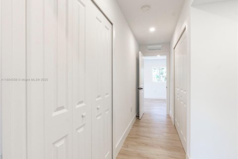 Villa ou maison à vendre à North Miami Beach, Floride: 2 chambres, 148.64 m2 № 1727567 - photo 22