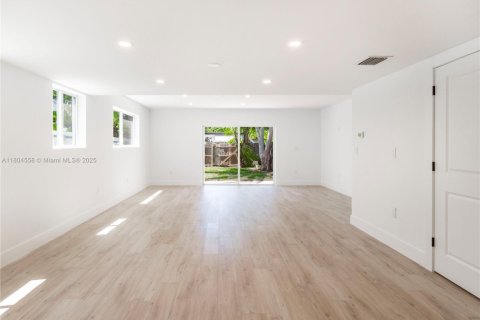 Villa ou maison à vendre à North Miami Beach, Floride: 2 chambres, 148.64 m2 № 1727567 - photo 7