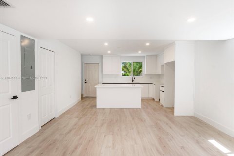Villa ou maison à vendre à North Miami Beach, Floride: 2 chambres, 148.64 m2 № 1727567 - photo 10