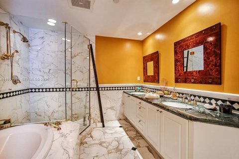 Condominio en alquiler en Bal Harbour, Florida, 3 dormitorios, 271.09 m2 № 2056661 - foto 14