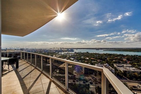 Condominio en alquiler en Bal Harbour, Florida, 3 dormitorios, 271.09 m2 № 2056661 - foto 3