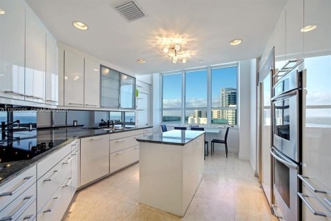 Condominio en alquiler en Bal Harbour, Florida, 3 dormitorios, 271.09 m2 № 2056661 - foto 10