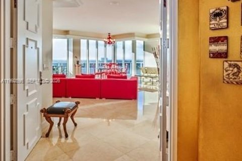 Condominio en alquiler en Bal Harbour, Florida, 3 dormitorios, 271.09 m2 № 2056661 - foto 4