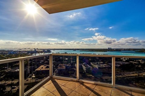 Condominio en alquiler en Bal Harbour, Florida, 3 dormitorios, 271.09 m2 № 2056661 - foto 15