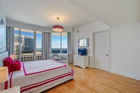 Condominio en alquiler en Bal Harbour, Florida, 3 dormitorios, 271.09 m2 № 2056661 - foto 18