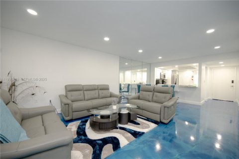 Condominio en Miami, Florida, 2 dormitorios  № 2077049