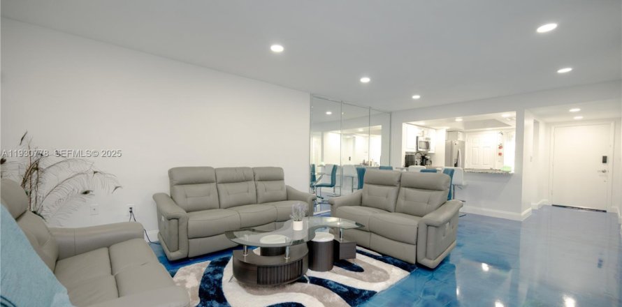 Condominio en Miami, Florida, 2 dormitorios  № 2077049