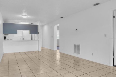 Copropriété à louer à Zephyrhills, Floride: 2 chambres, 81.38 m2 № 2319213 - photo 6