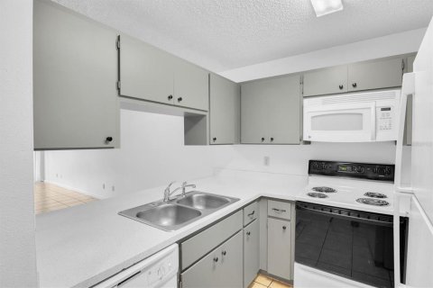 Copropriété à louer à Zephyrhills, Floride: 2 chambres, 81.38 m2 № 2319213 - photo 8
