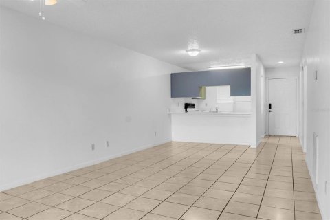 Copropriété à louer à Zephyrhills, Floride: 2 chambres, 81.38 m2 № 2319213 - photo 7